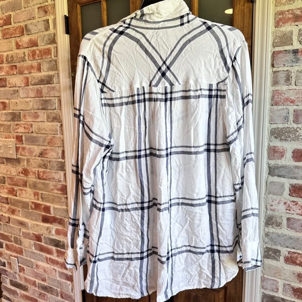 Old Navy The Classic Shirt Womens XL White Navy Plaid Rayon Button Down Long Slv